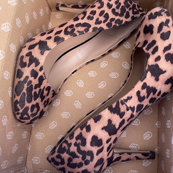 Size 8 Call it Spring heels - Picture 6 of 7